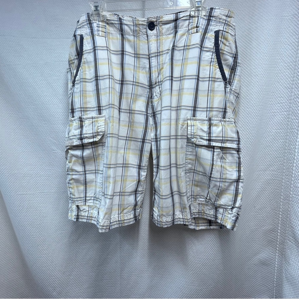 Nautica NJ-99 White and Navy Cargo Shorts Relaxed Fit 36‎